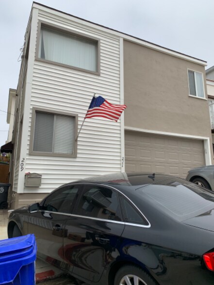 Primary Photo - 209 39th St