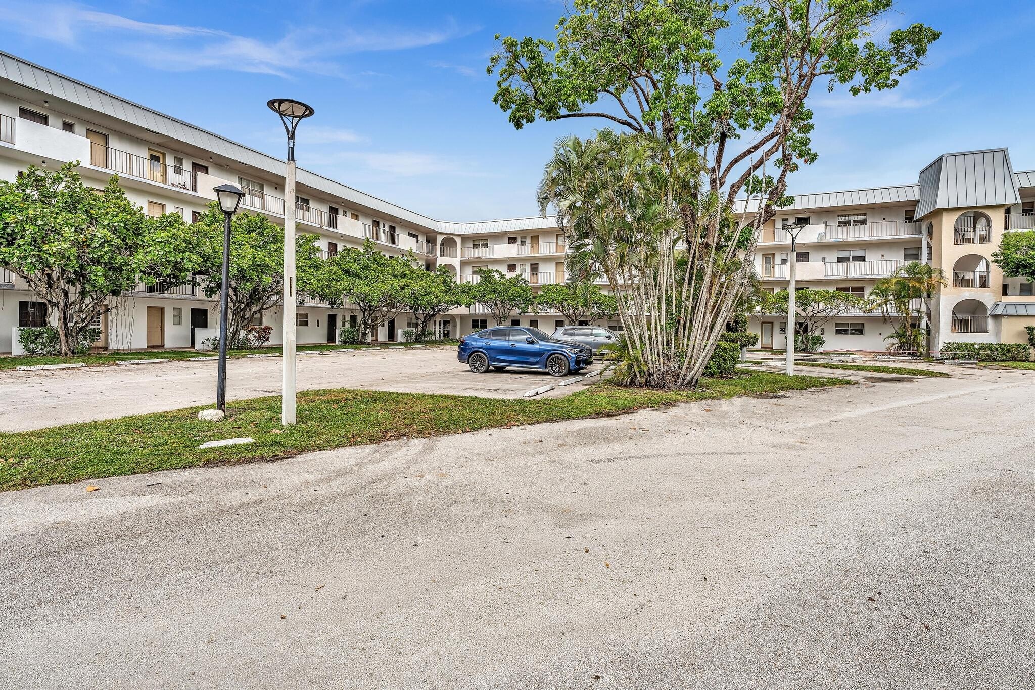 Building Photo - 5961 N Falls Circle Dr