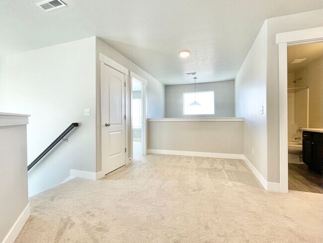 Building Photo - Stunning Two-Story at Quailhill!