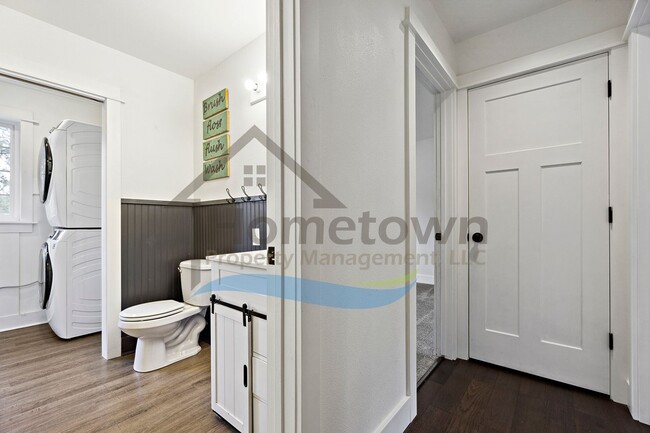 Building Photo - 4 Bedroom 4 Bathroom Home with Attached 2-...