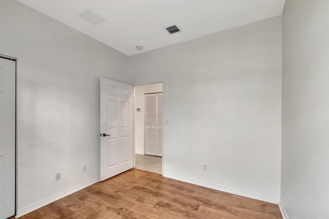 Building Photo - 3070 Grandiflora Dr