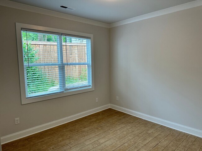 Building Photo - Beautiful 2 Bedroom Home in Commonwealth P...