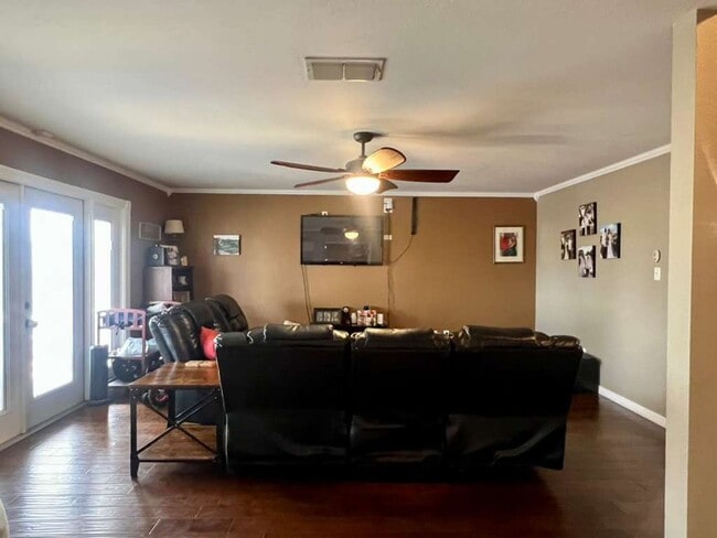 Building Photo - 4 Bed, 3 Bath & Unbeatable Location — Your Selma Dream Home Near The Forum Awaits!