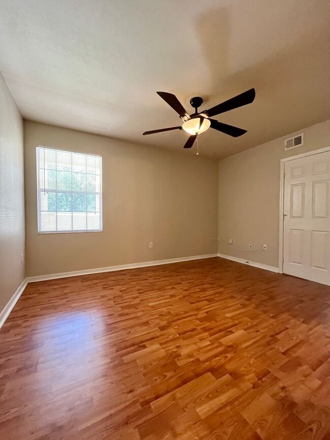 Building Photo - 1/1 unit becoming available June 1st for annual lease