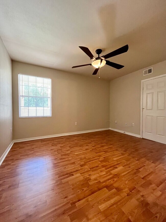 Building Photo - 1155 Villagio Cir
