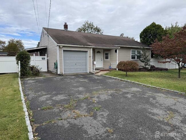 Primary Photo - 392 Durham Ave