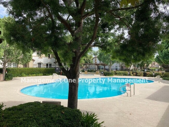 Building Photo - Beautiful Serafina Gated Community Townhome