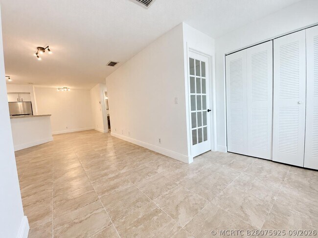 Building Photo - 3330 Pinewalk Dr N