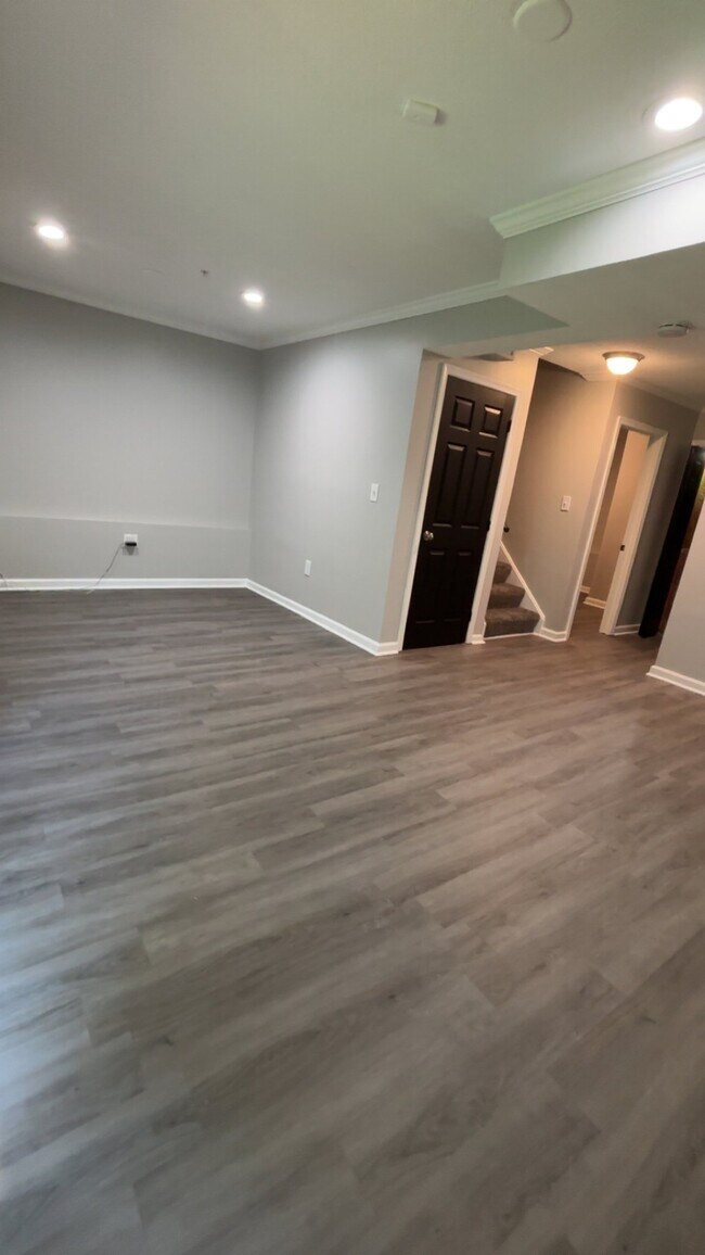 Building Photo - 2805 Mueserbush Ct