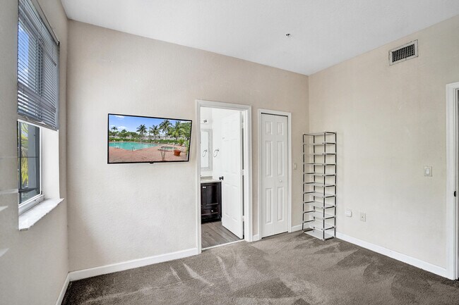 Building Photo - 3911 Shoma Dr