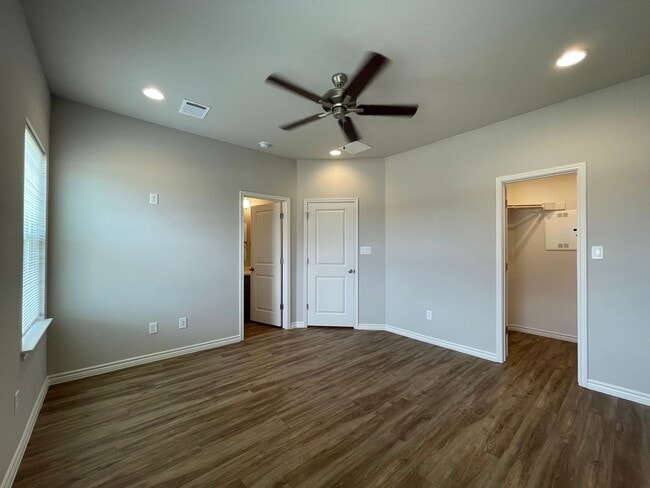 Building Photo - Townhome for rent