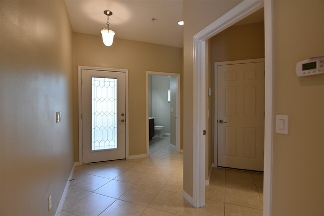 Building Photo - Winter Springs 3br 2.5ba townhouse in GATE...