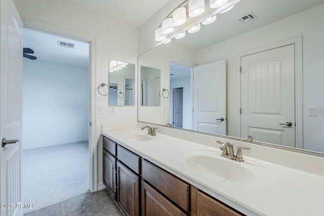 Building Photo - 2744 E Donato Dr