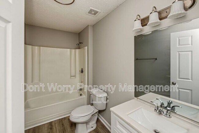 Building Photo - 615 Dumaine St
