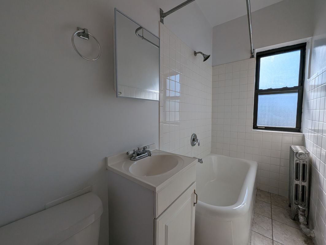 Building Photo - 5417 N Kenmore Ave