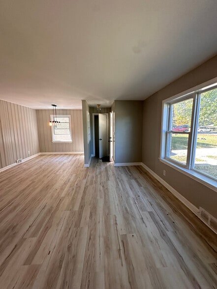 Building Photo - 7719 Crestline Rd