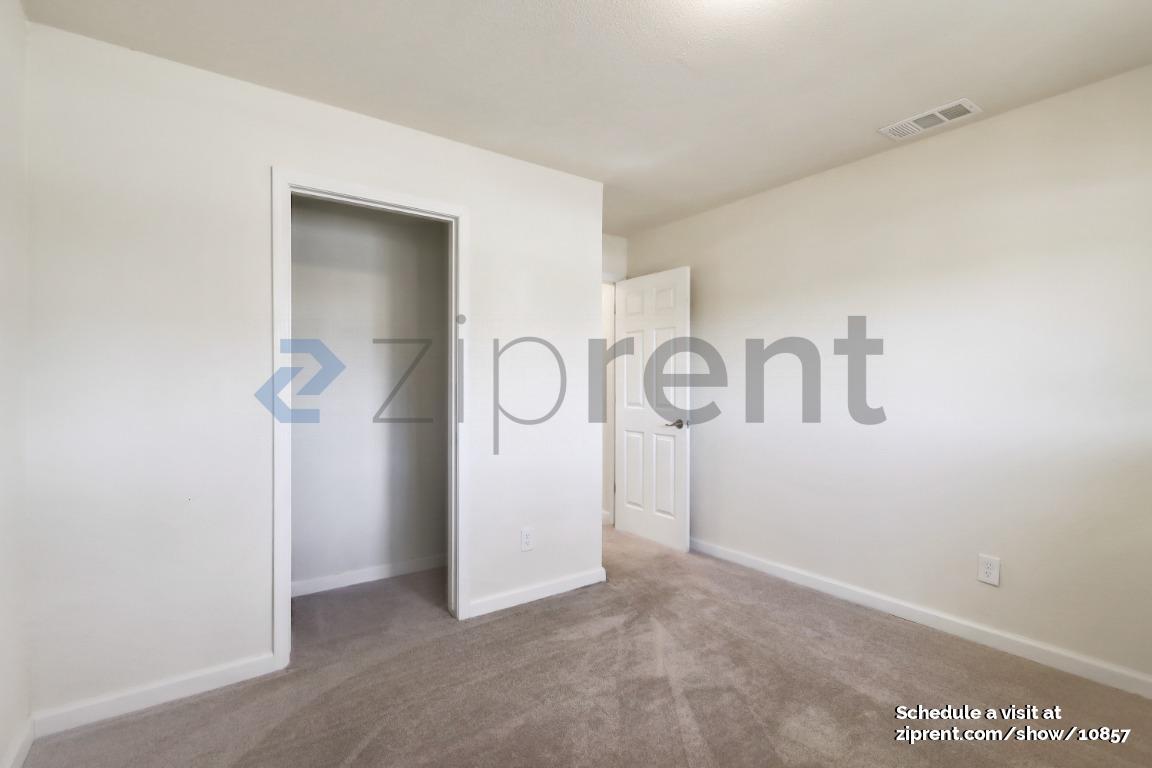 Building Photo - Unit