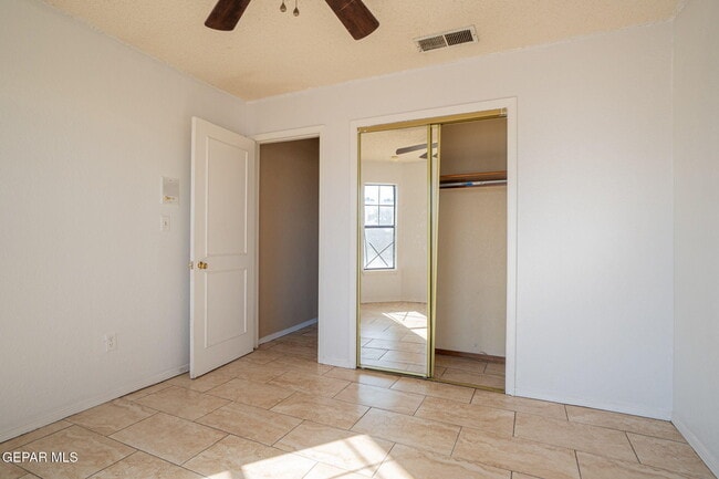 Building Photo - 11241 Beach Front Dr