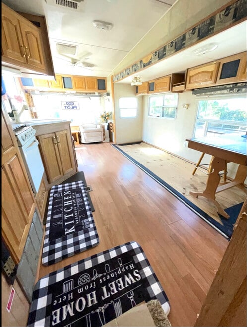 Building Photo - 1 E Middlefield Rd