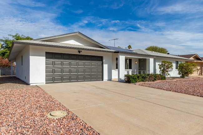 Primary Photo - 9830 W Evergreen Dr