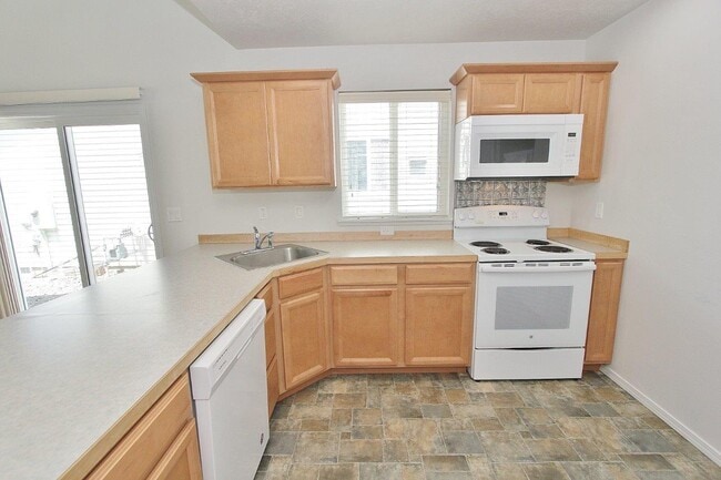 Building Photo - 454 Old Maple Dr