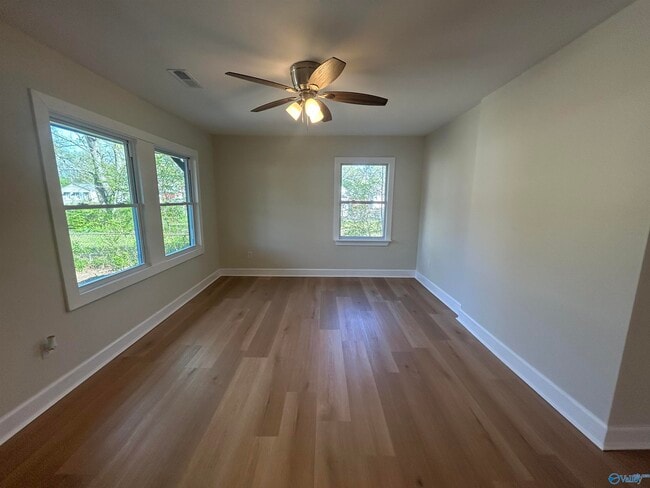 Building Photo - 220 8th Ave NW