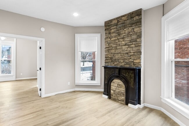Building Photo - 905 Ackerman Ave