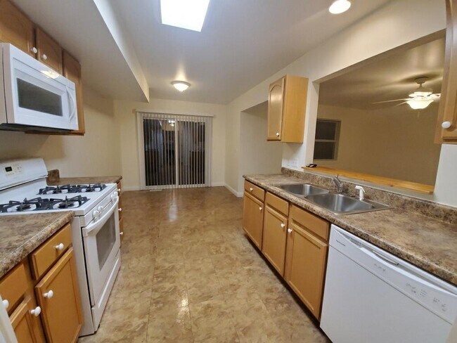 Building Photo - 915 S 20th St