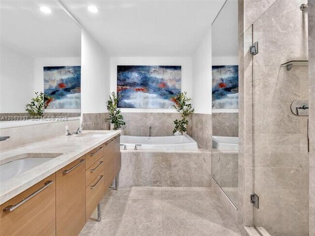 Building Photo - 17001 Collins Ave