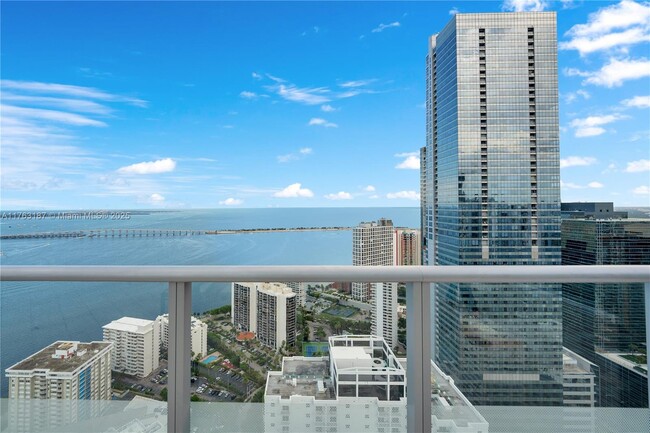 Building Photo - 1300 Brickell Bay Dr