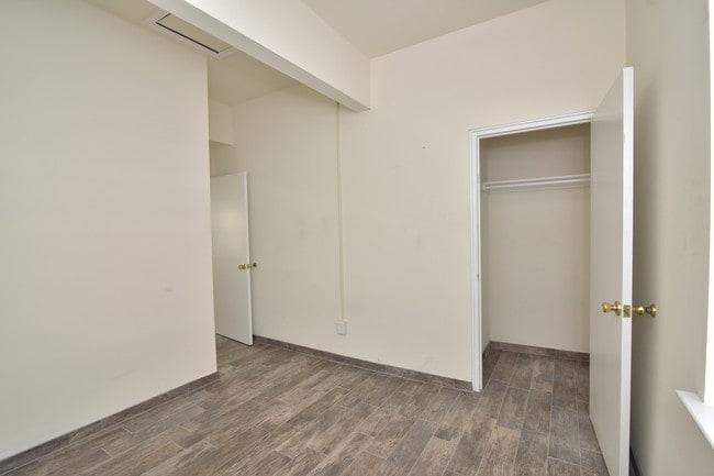 Building Photo - Moorestown Oaks