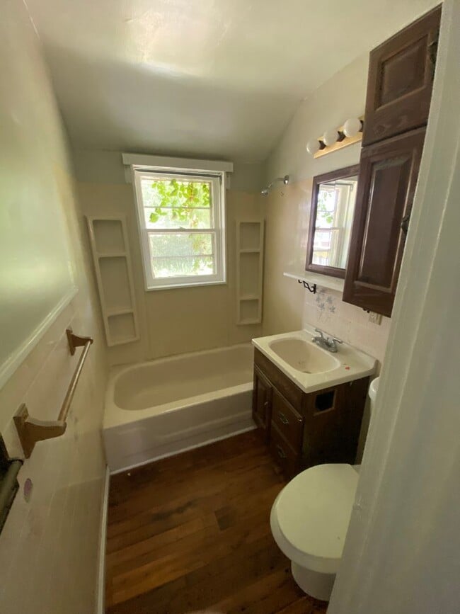 Building Photo - Great 2 Bed home