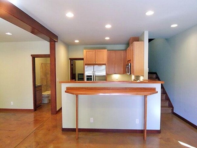 Building Photo - Monclair retreat, space and luxury in serene setting