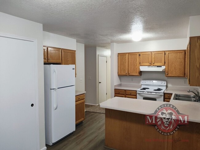 Building Photo - Beautiful Remodeled 4 Bd 2 Bath Home