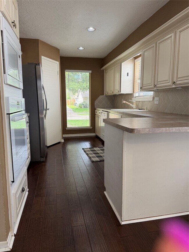Building Photo - 10102 Sagecourt Dr