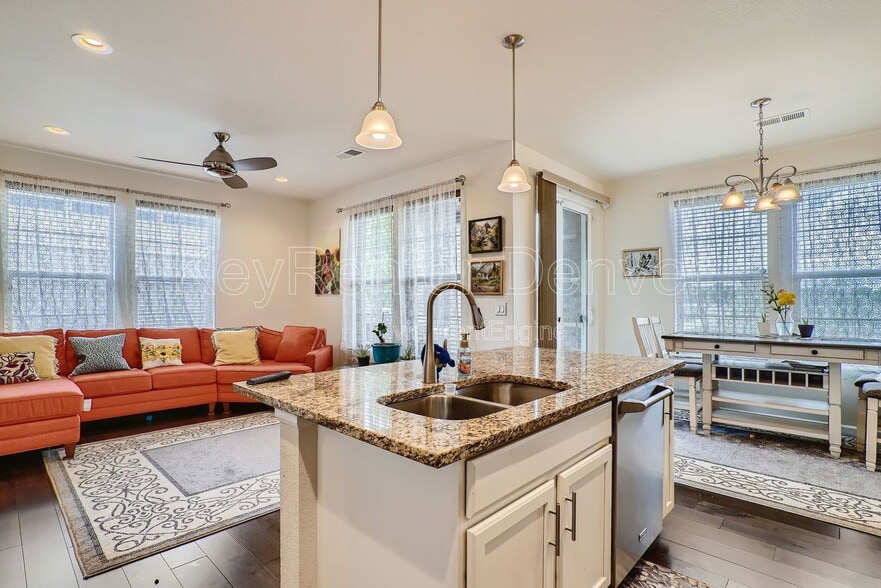 Building Photo - 8916 E Caley Way