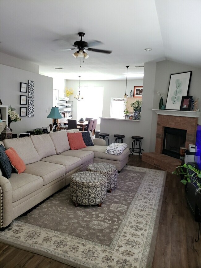 Primary Photo - 20071 Meadow View Ln