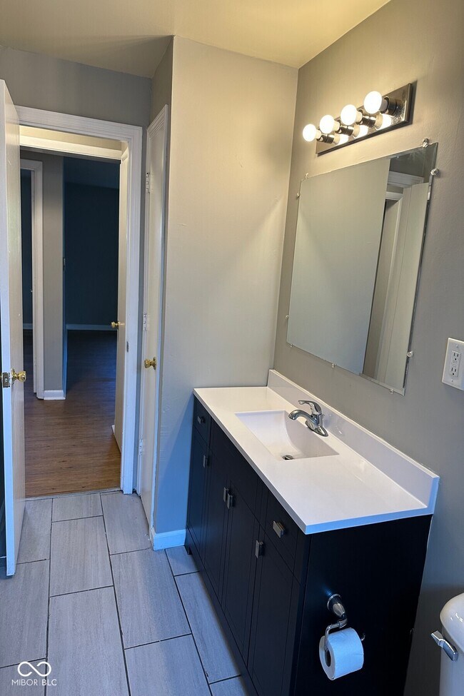 Building Photo - 4835 N Bolton Ave