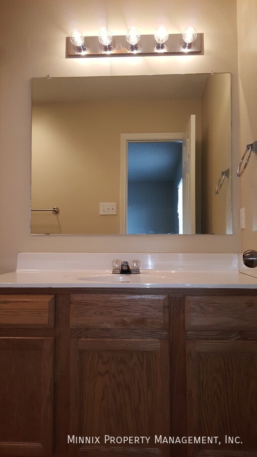 Building Photo - 515 N Kline Ave