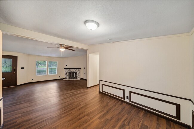 Building Photo - 110 Charlies Ln