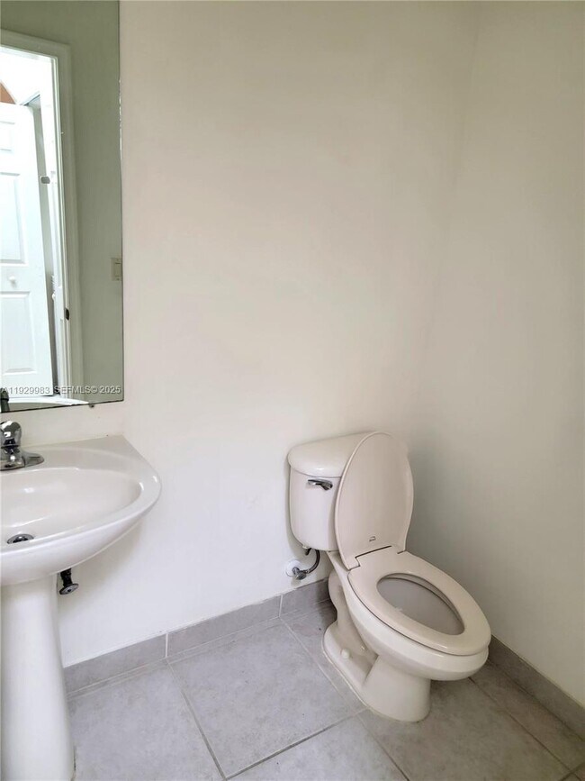 Building Photo - 2513 Stockbridge Square SW