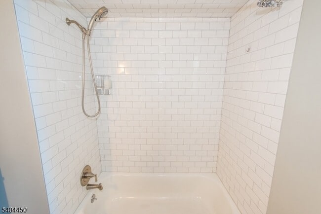 Building Photo - 191 N Beverwyck Rd