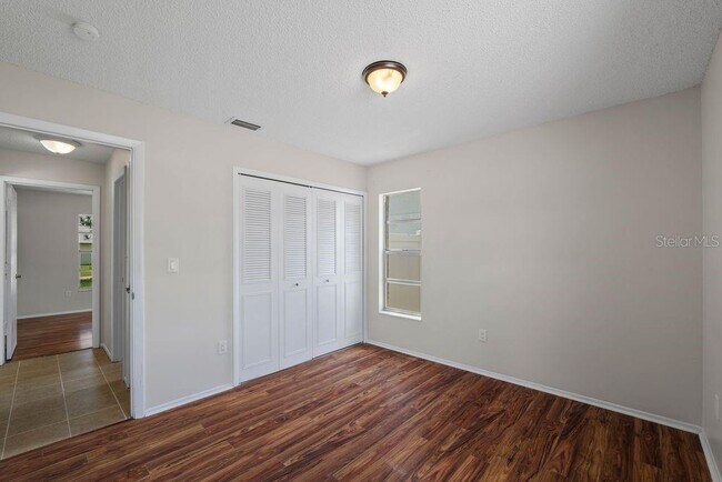 Building Photo - 7504 N Sanibel Cir
