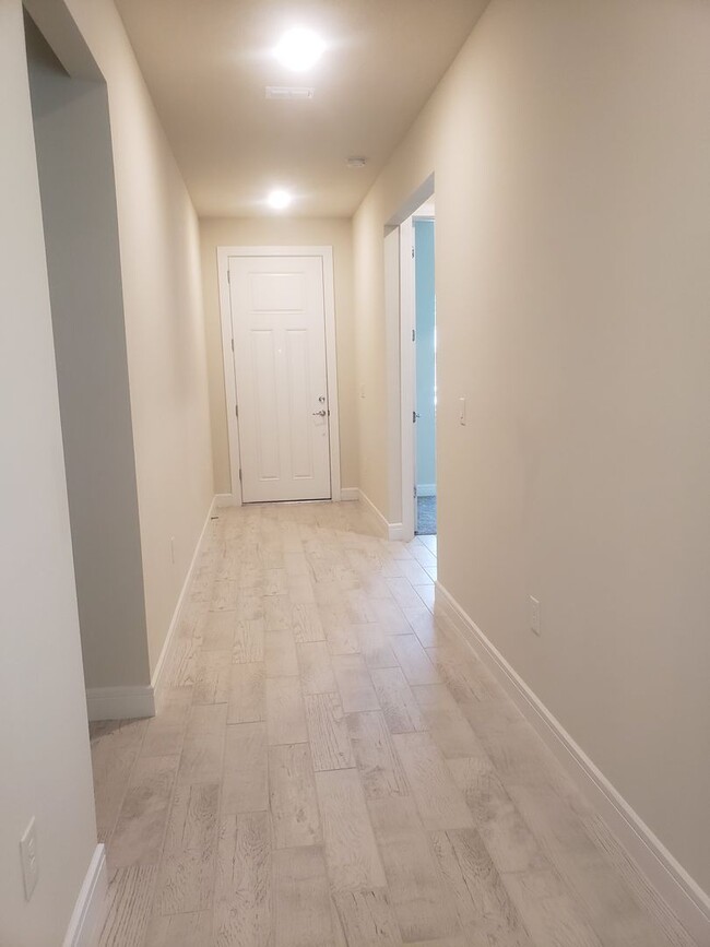 Building Photo - Beautiful Ridgeview Home