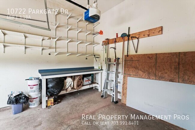 Building Photo - 10722 Parkgate Dr