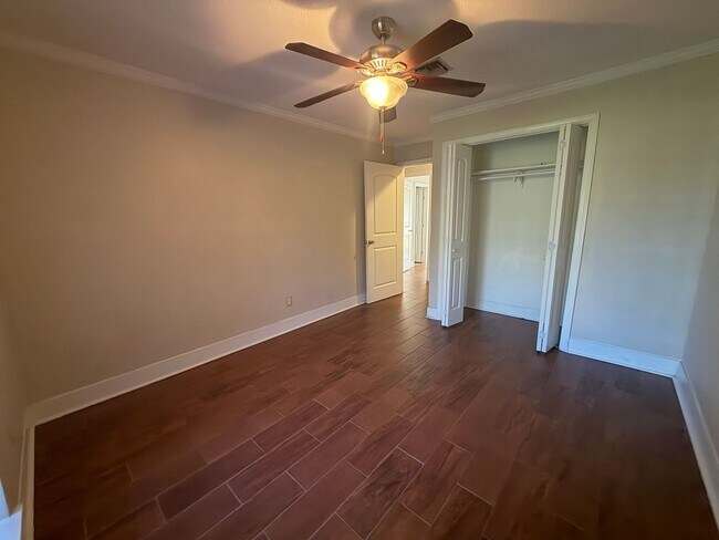 Building Photo - FOR RENT in LAFAYETTE!