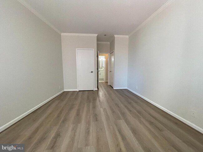 Building Photo - 1805 Crystal Dr