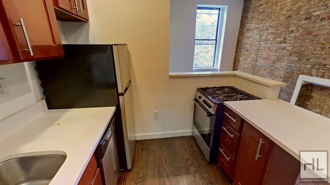 Building Photo - Spacious Bed-Stuy 3-Bed 1-Bath