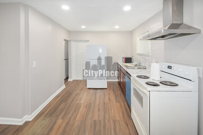 Building Photo - 2415 N Oxford St