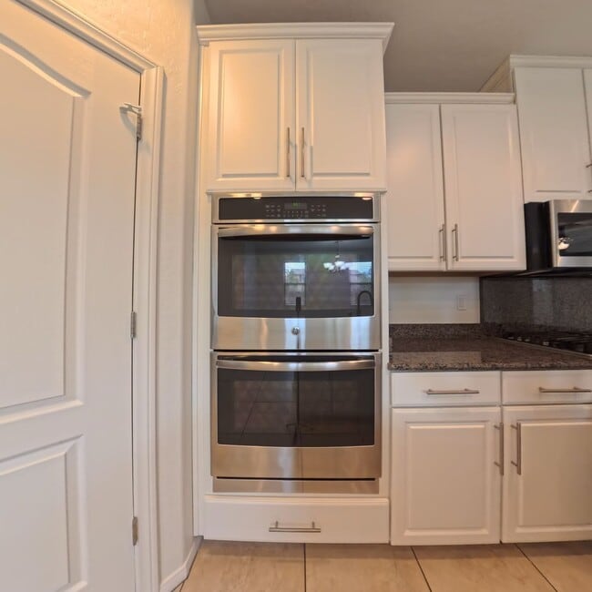 Building Photo - Exceptional Dual Master Residence with Modern Upgrades